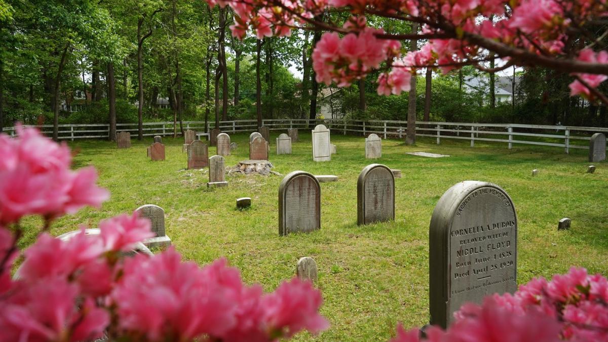 Grave stones at Floyd Cemetery